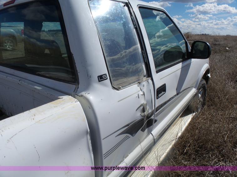 image for item AL9206 1997 Chevrolet S10 Ext. Cab pickup truck