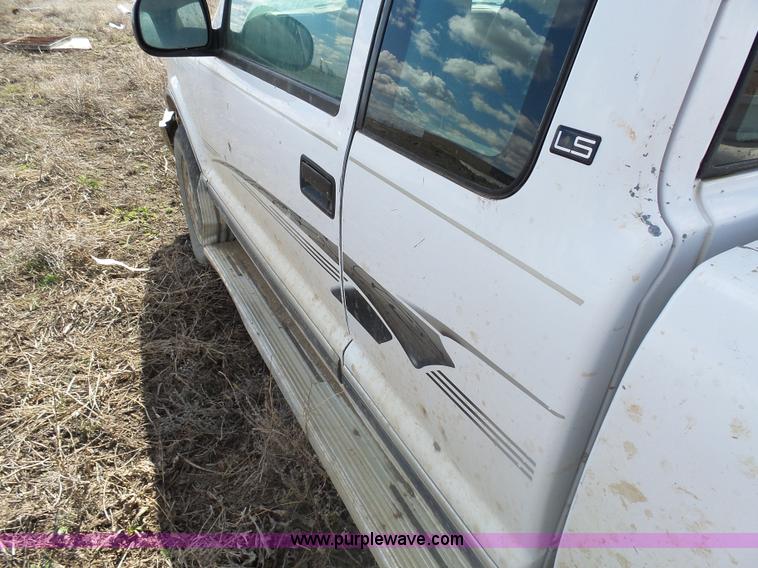 image for item AL9206 1997 Chevrolet S10 Ext. Cab pickup truck