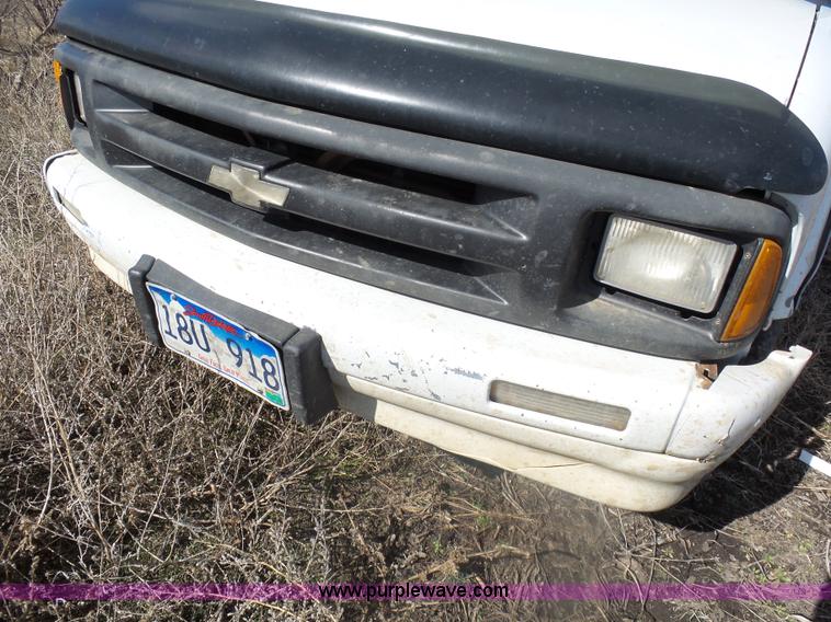 image for item AL9206 1997 Chevrolet S10 Ext. Cab pickup truck