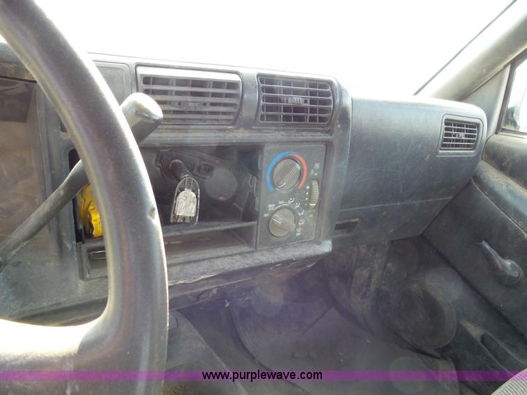 image for item AL9206 1997 Chevrolet S10 Ext. Cab pickup truck