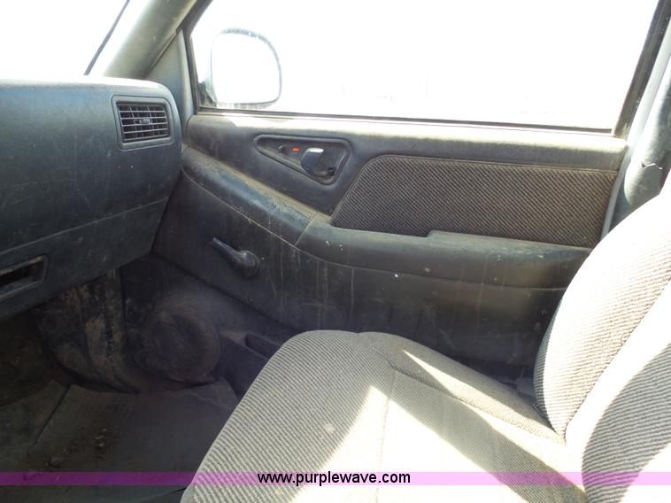 image for item AL9206 1997 Chevrolet S10 Ext. Cab pickup truck