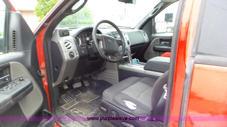 image for item BQ9817 2004 Ford F150 pickup truck