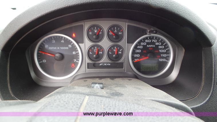 image for item BQ9817 2004 Ford F150 pickup truck