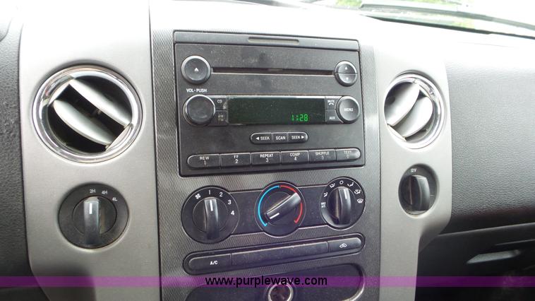 image for item BQ9817 2004 Ford F150 pickup truck