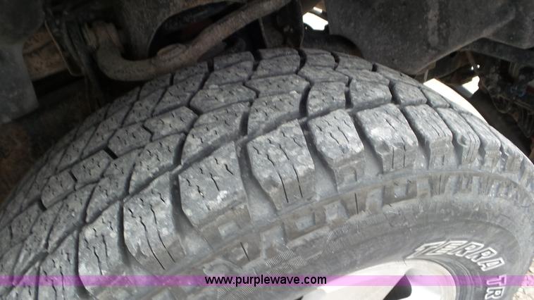 image for item BQ9817 2004 Ford F150 pickup truck