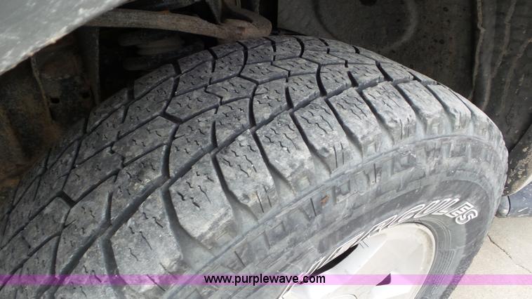 image for item BQ9817 2004 Ford F150 pickup truck