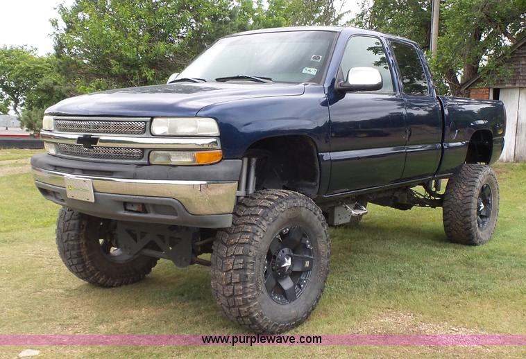 image for item BR9354 2002 Chevrolet Silverado 1500 Ext. Cab pickup truck