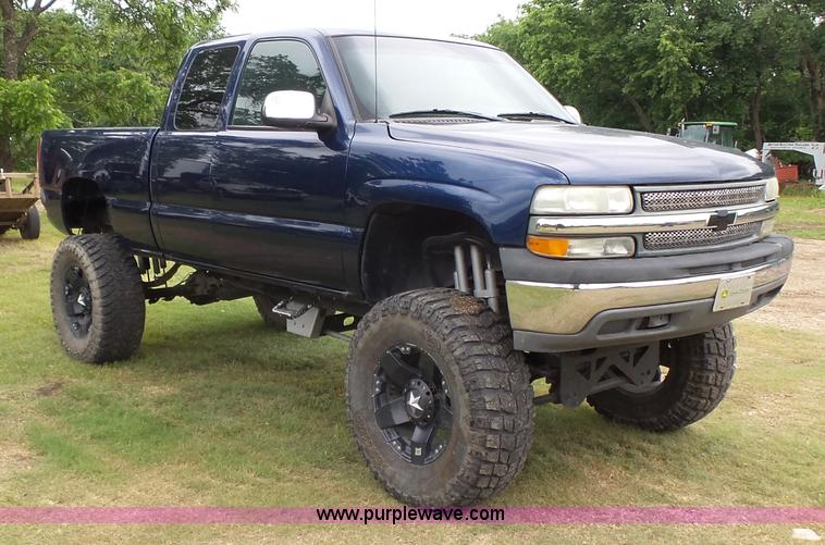 image for item BR9354 2002 Chevrolet Silverado 1500 Ext. Cab pickup truck