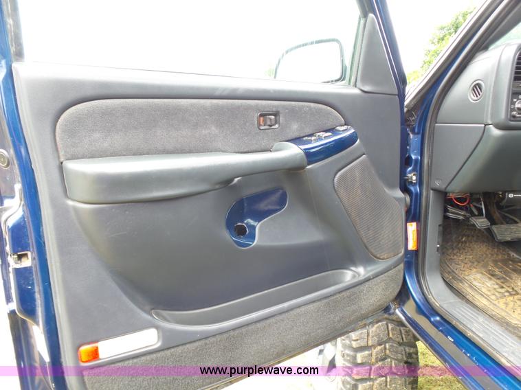 image for item BR9354 2002 Chevrolet Silverado 1500 Ext. Cab pickup truck