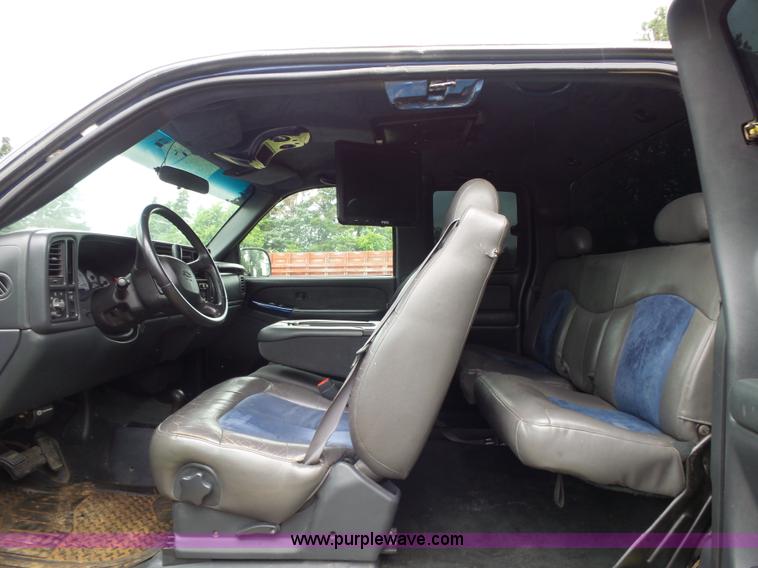 image for item BR9354 2002 Chevrolet Silverado 1500 Ext. Cab pickup truck