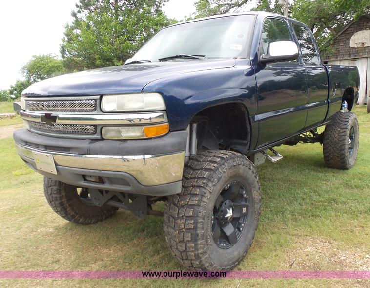 image for item BR9354 2002 Chevrolet Silverado 1500 Ext. Cab pickup truck