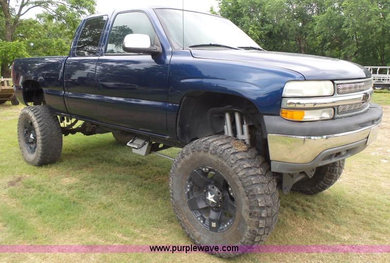 image for item BR9354 2002 Chevrolet Silverado 1500 Ext. Cab pickup truck