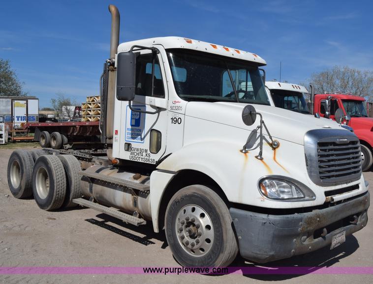 image for item BX9745 2007 Freightliner Columbia semi truck