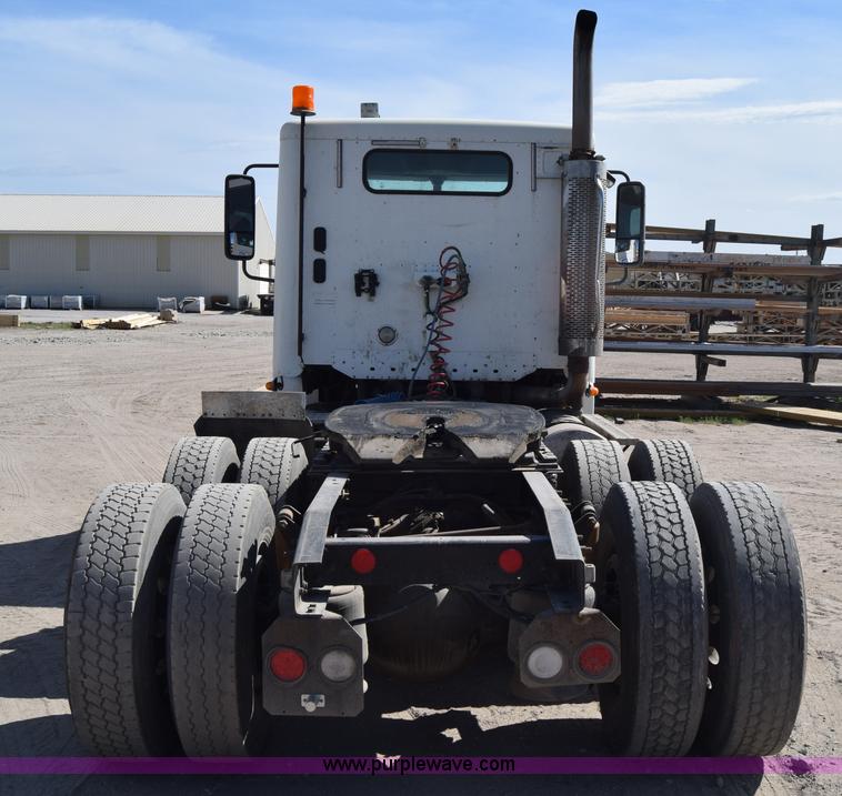 image for item BX9745 2007 Freightliner Columbia semi truck