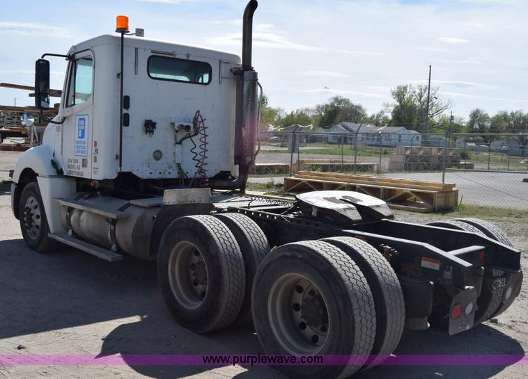 image for item BX9745 2007 Freightliner Columbia semi truck