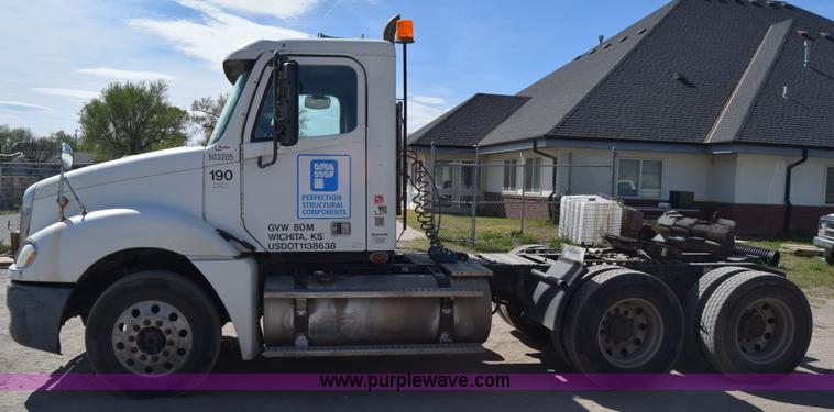 image for item BX9745 2007 Freightliner Columbia semi truck