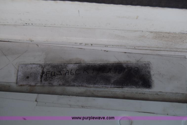 image for item BX9745 2007 Freightliner Columbia semi truck