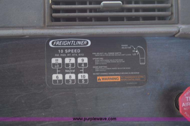 image for item BX9745 2007 Freightliner Columbia semi truck