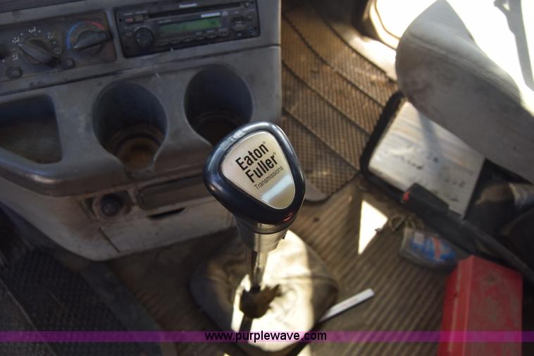 image for item BX9745 2007 Freightliner Columbia semi truck