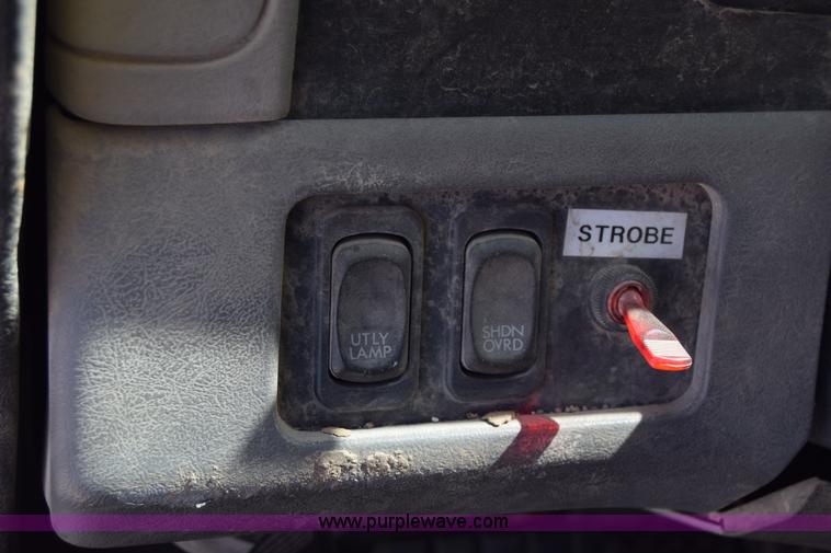 image for item BX9745 2007 Freightliner Columbia semi truck