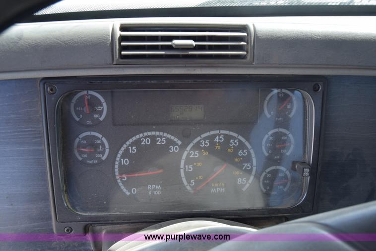 image for item BX9745 2007 Freightliner Columbia semi truck