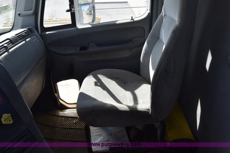 image for item BX9745 2007 Freightliner Columbia semi truck