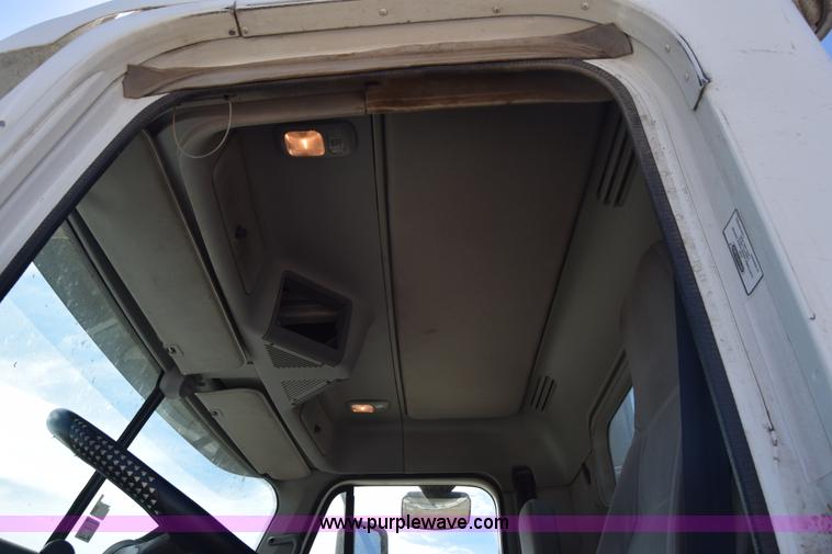 image for item BX9745 2007 Freightliner Columbia semi truck