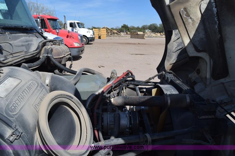 image for item BX9745 2007 Freightliner Columbia semi truck