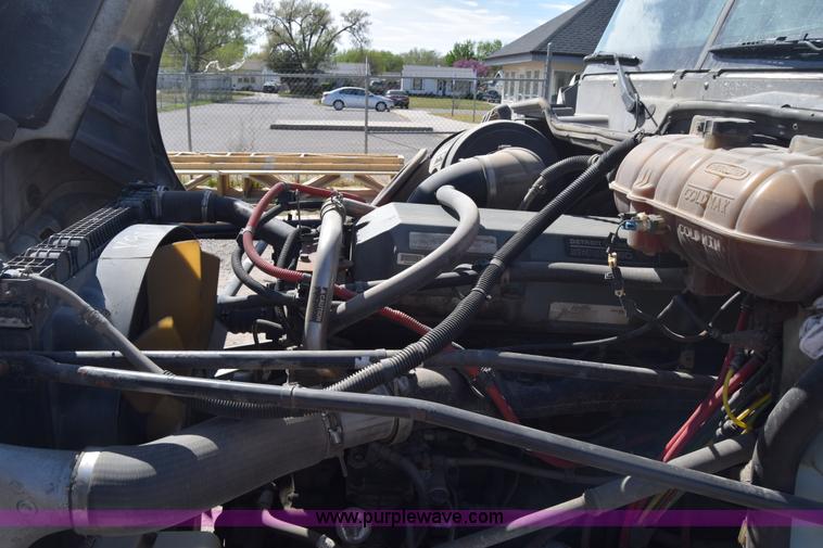 image for item BX9745 2007 Freightliner Columbia semi truck