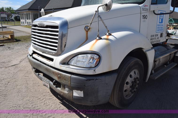 image for item BX9745 2007 Freightliner Columbia semi truck