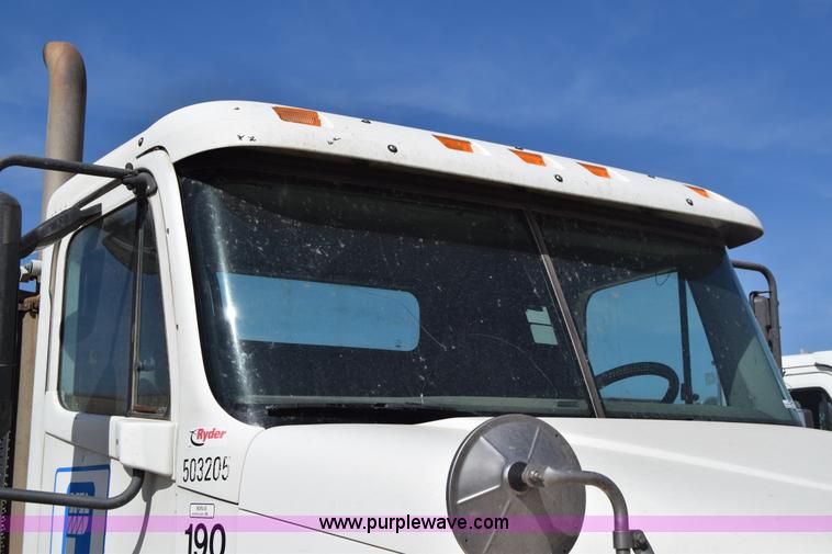 image for item BX9745 2007 Freightliner Columbia semi truck