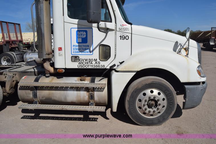 image for item BX9745 2007 Freightliner Columbia semi truck