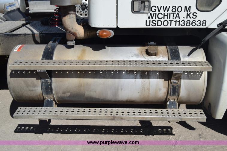 image for item BX9745 2007 Freightliner Columbia semi truck