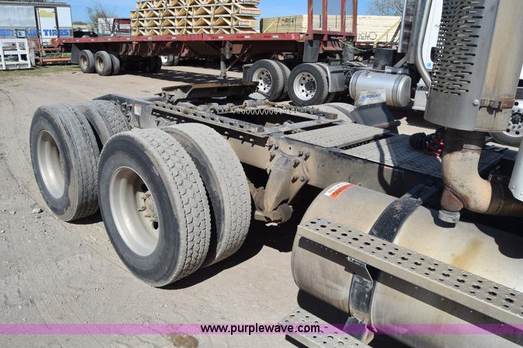 image for item BX9745 2007 Freightliner Columbia semi truck