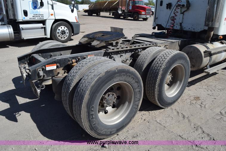 image for item BX9745 2007 Freightliner Columbia semi truck