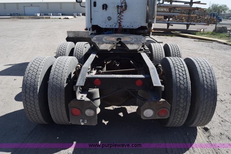 image for item BX9745 2007 Freightliner Columbia semi truck