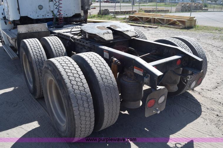 image for item BX9745 2007 Freightliner Columbia semi truck