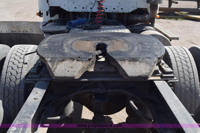 image for item BX9745 2007 Freightliner Columbia semi truck