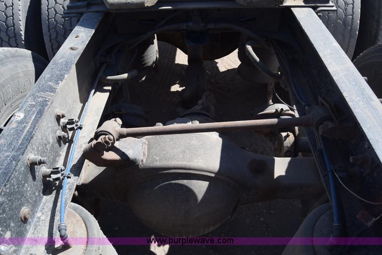 image for item BX9745 2007 Freightliner Columbia semi truck