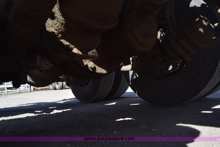 image for item BX9745 2007 Freightliner Columbia semi truck