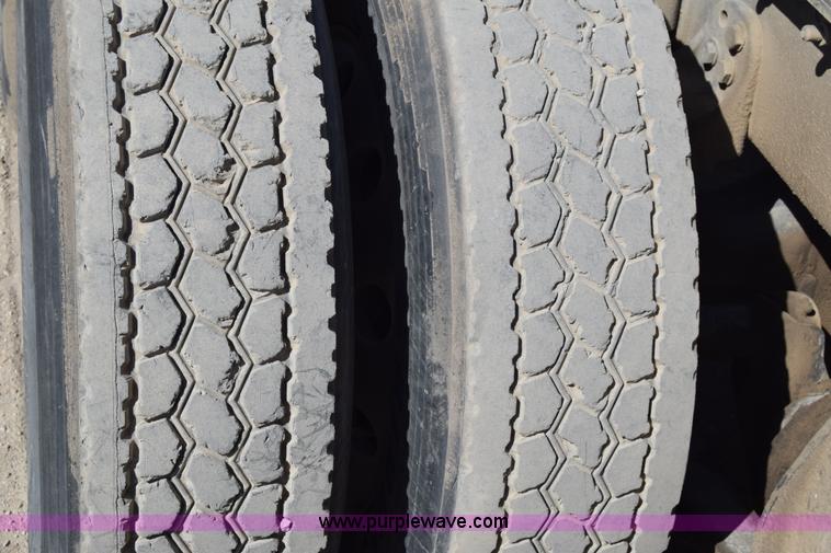 image for item BX9745 2007 Freightliner Columbia semi truck