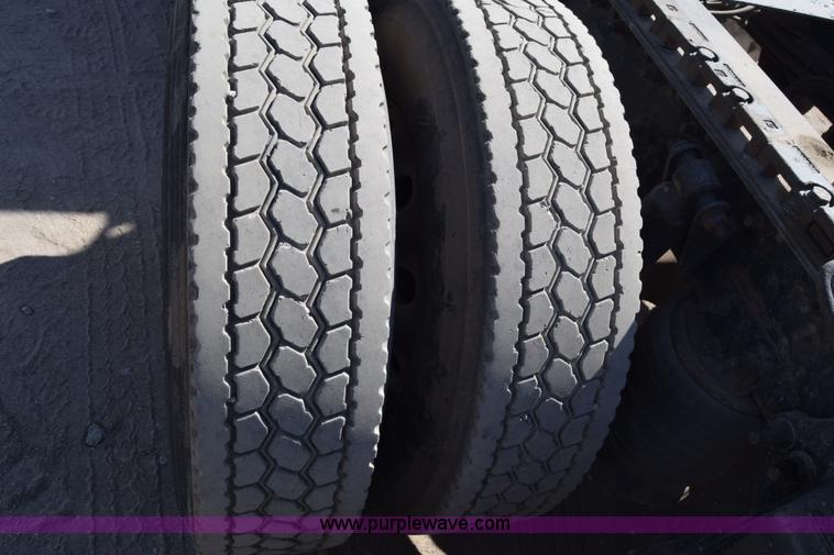 image for item BX9745 2007 Freightliner Columbia semi truck