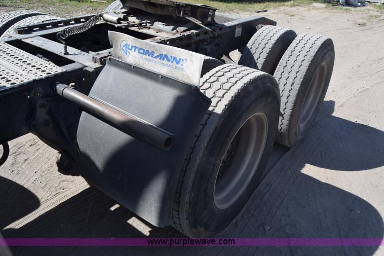 image for item BX9745 2007 Freightliner Columbia semi truck