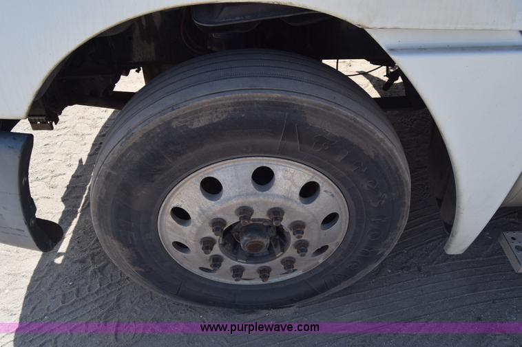 image for item BX9745 2007 Freightliner Columbia semi truck