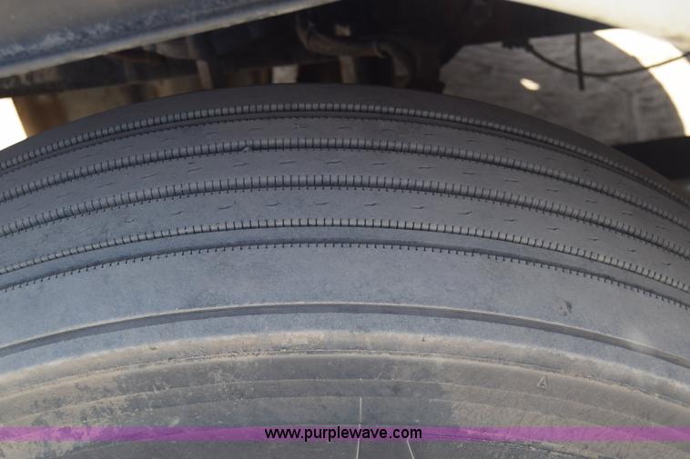 image for item BX9745 2007 Freightliner Columbia semi truck