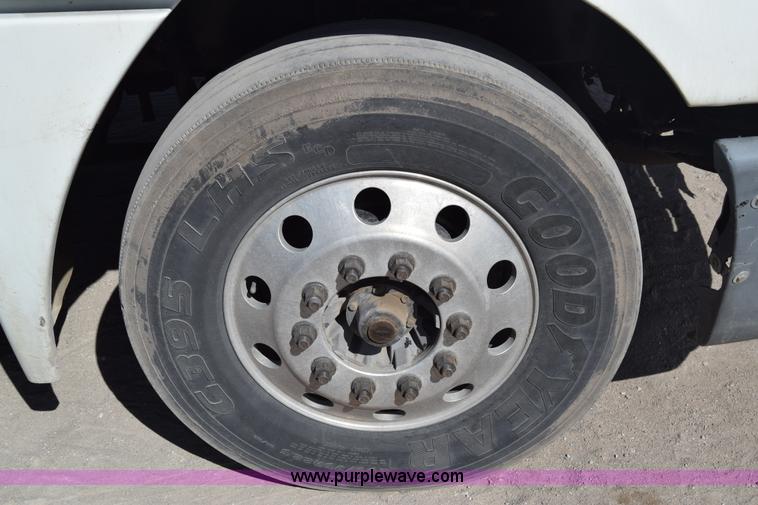 image for item BX9745 2007 Freightliner Columbia semi truck