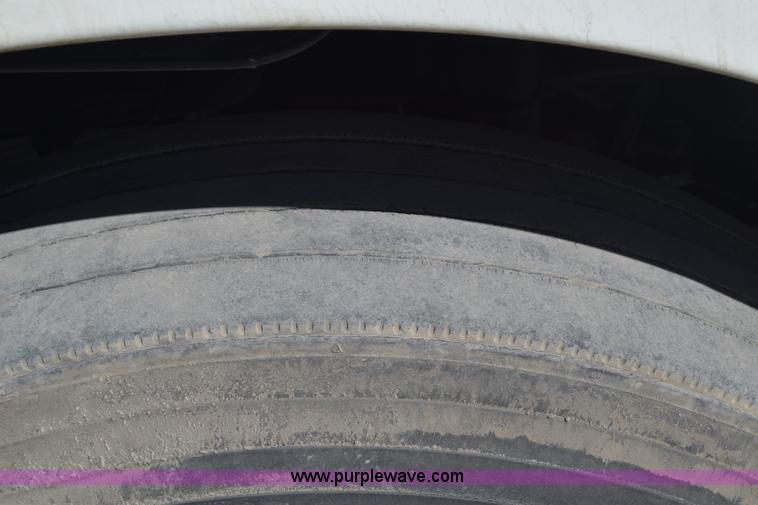 image for item BX9745 2007 Freightliner Columbia semi truck