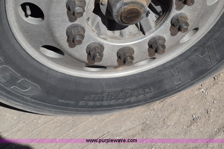 image for item BX9745 2007 Freightliner Columbia semi truck