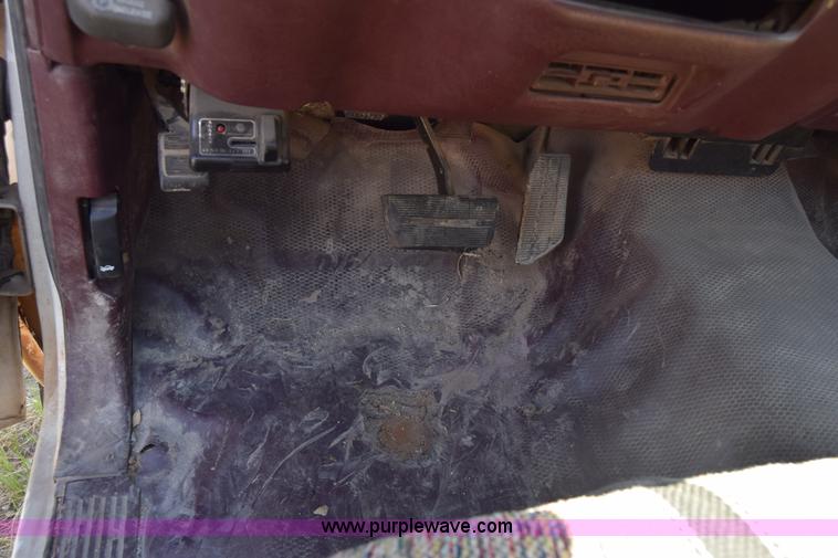 image for item BX9747 1999 Chevrolet 2500 utility truck