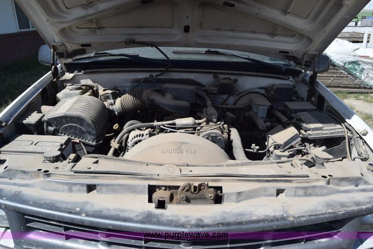 image for item BX9747 1999 Chevrolet 2500 utility truck